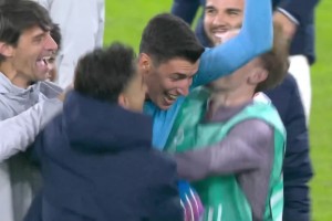 歷史第一人！里爾門將一個(gè)點(diǎn)球撲出3次，賽后全隊(duì)找他慶祝??