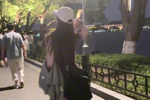 蘇超媛這個襪子絕對是亮點??帶著大家領略晚上的玄武湖~