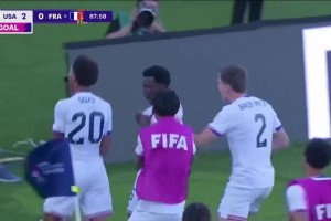 完勝！最后時(shí)刻7分鐘3球！U20世青賽美國3-0法國2連勝晉級(jí)！