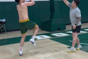 這動作像誰？中國男籃旅美小將王俊杰曬出最新訓練視頻~