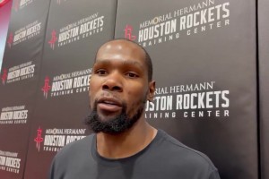 以后的生涯都將佩戴護目鏡！濃眉接受采訪，這眼睛紅得讓人心疼啊