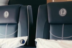 新賽季新氣象?。—毿袀b專機新裝潢，歐文濃眉克萊都驚了~