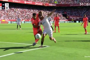 沒必要啊！阿勞霍禁區(qū)送點，桑切斯點射弒舊主瘋狂慶祝