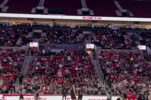 大老師和索博、柯爾克茲合影，這是英超現(xiàn)役最強邊后衛(wèi)搭檔嘛??