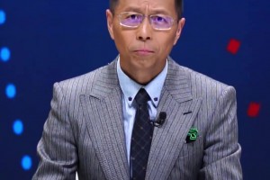 詹?。壕S爾茨還完全不適應英超的強對抗，太容易丟失球權了