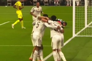 對(duì)內(nèi)氛圍和諧！姆巴佩暖心讓點(diǎn)，進(jìn)球后一起開(kāi)心慶祝