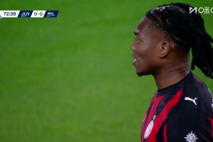 絕佳機會沒進??！萊奧小禁區(qū)內(nèi)近在咫尺的打門竟打偏了！