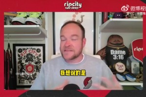 喬治娜一身黑色禮服參加晚宴，旁邊的是誰家小富婆呀??