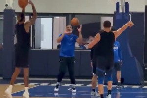 真準(zhǔn)?。】巳R和拉塞爾在訓(xùn)練后進(jìn)行三分PK