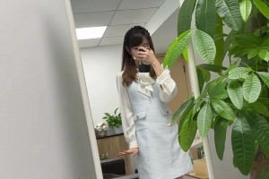 這大長腿！美女主播小七：北京說冷真冷啊！穿裙子凍死我了~