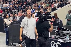 庫里和小粉絲擊掌！這娃大喊：我再也不洗手了??