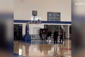 誰(shuí)才是隊(duì)內(nèi)單挑王？76人訓(xùn)練結(jié)束后的單挑！喬治依舊絲滑~