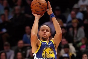 楊毅回答：庫里三分球能力遇到高水平防守會(huì)不會(huì)失效？