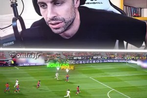 C羅狠狠地戲耍了皮克，賽后球衣也被皮克保存了