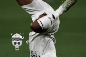 看著都痛！姆巴佩連過數(shù)人后被范迪克一肘放倒??