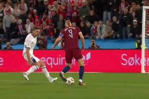 太輕松了！瑟爾洛特送助攻！哈蘭德單挑后衛(wèi)推射破門(mén)！