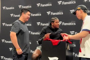 大史獲杰倫-格林合影簽名：愛了整整四年 有過驚喜也有太多失望