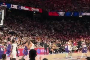 你們故意的吧??太陽進壓哨3分 全隊統(tǒng)一花里胡哨手勢慶祝