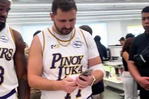 驚！球迷在手機店遇到“老詹”與“盧卡”在挑新iPhone??