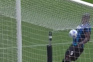 ??名場(chǎng)面！盧卡庫(kù)：人在門前站，進(jìn)球天上來(lái)！