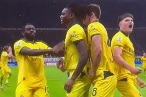 萊奧：我要脫衣慶祝下。隊友”斯到普“！”斯到普“！