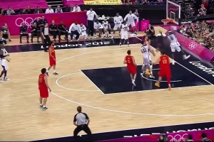 球迷實拍！阿萊格里在場邊呼叫球員登場