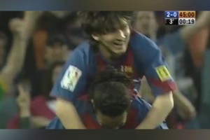 青澀！17歲梅西巴薩處子球！送出助攻的小羅背起梅西慶祝！