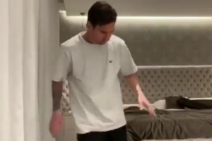 不屬于地球的球感！名場(chǎng)面：梅西當(dāng)年回應(yīng)哈維的顛卷紙?zhí)魬?zhàn)！