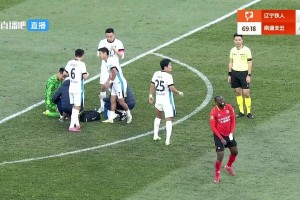 疼??！田依儂爆射近距離擊中隊友姆本扎襠部，后者走路姿勢亮了
