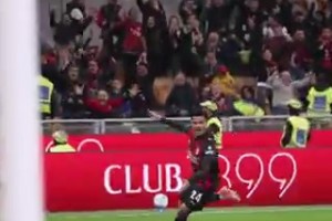 現(xiàn)場(chǎng)球迷視角！阿特卡梅的絕平進(jìn)球，魔笛的傳球也很棒