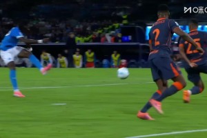 國(guó)米防守一言難盡！內(nèi)雷斯做球，安古伊薩奔襲破門