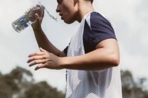 有點帥?。》▏闱騿T德阿爾梅達！男女通殺的肌肉！