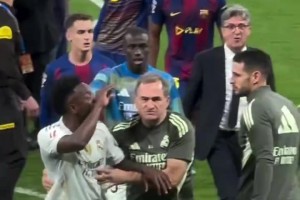 維尼修斯和亞馬爾對線時，差點和國家隊隊友拉菲尼亞干起來??