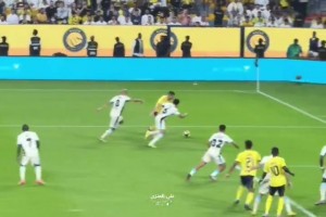 現(xiàn)場球迷實拍：C羅竭盡全力，但他的隊友們卻頻頻錯失良機