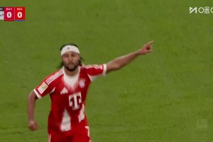 拜仁1-0領(lǐng)先藥廠！比朔夫直塞，格納布里超車寬薩后單刀破門