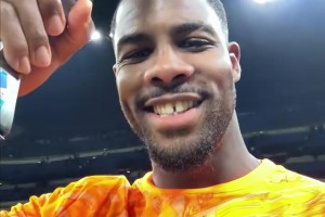 Forza Milan！邁尼昂賽后手握全場(chǎng)最佳獎(jiǎng)杯：有我在，沒(méi)意外！