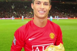 2008年，C羅在英超聯(lián)賽中以31個(gè)進(jìn)球奪得金靴獎(jiǎng)??