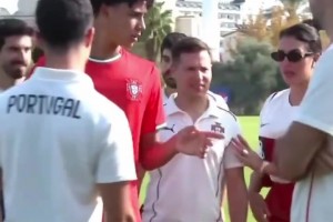 這就是C羅喜歡喬治娜的原因！對(duì)待迷你羅視如己出??