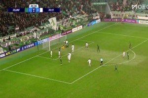 靈巧！國安角球開出，塞爾吉尼奧背身機敏一蹭破門