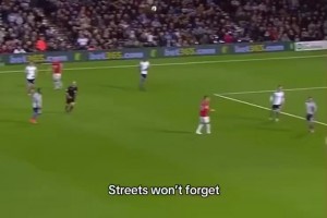 曾經(jīng)的費萊尼，也像現(xiàn)在的馬奎爾一樣，為曼聯(lián)攻城拔寨