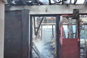 這下虧慘了！??媒體曬斯波房子被燒后的內(nèi)部場(chǎng)景，一片狼藉