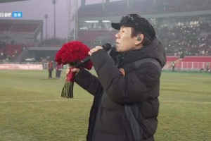 遼寧鐵人奪冠慶典，歌手趙傳演唱《我很丑，可是我很溫柔》