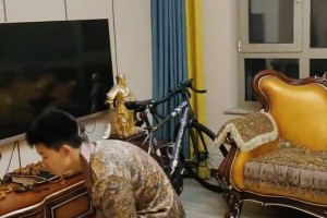 小男孩惡搞模仿哈登，這走步都走到姥姥家去了