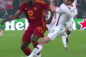 直接起飛??！這就是后衛(wèi)直接硬扛盧卡庫的后果