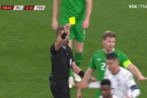 【集錦】世預(yù)賽-C羅報復(fù)性肘擊染紅 葡萄牙0-2愛爾蘭無緣提前出線