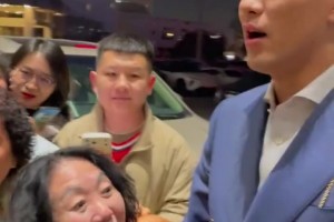 郭艾倫的女粉絲基礎(chǔ)還是很龐大??！就是怎么看起來(lái)都是中老年??