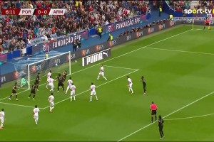 VAR確認進球有效！B費任意球被撲，維加補射助葡萄牙1-0領(lǐng)先