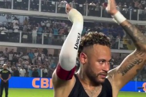 大肚腩減去不少??！內(nèi)馬爾賽后脫衣謝場(chǎng)，這身材如何？