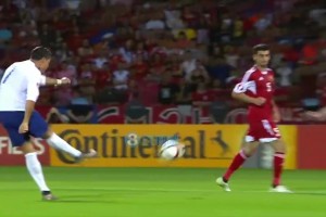 當(dāng)年遭亞美尼亞球迷喊梅西！C羅神級停球+世界波戴帽回應(yīng)