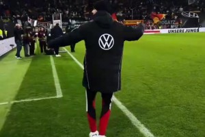 晉級世界杯正賽！德國隊賽后球迷互動環(huán)節(jié)！